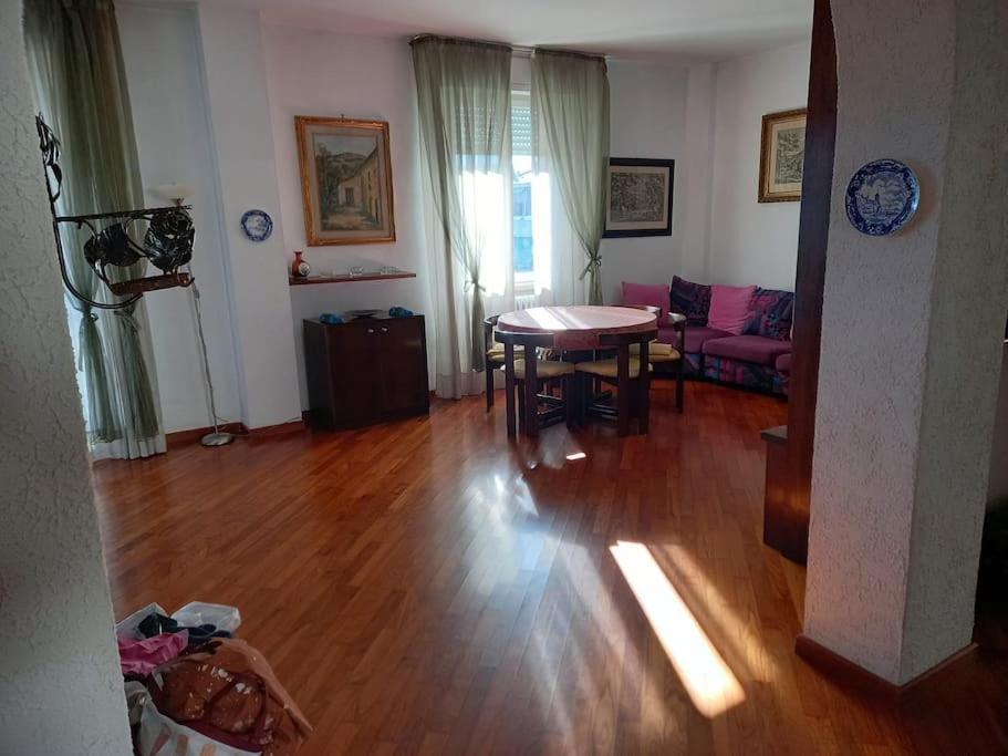 Casa Lola Apartment ลีวอร์โน ภายนอก รูปภาพ